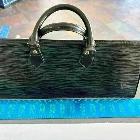 Authentic Louis Vuitton Epi “ Triangle bag- black Epi EUC with peeling in pocket - Picture 14 of 16